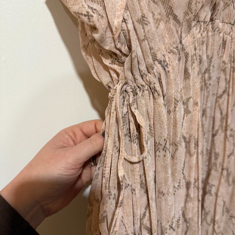 🌸 Anthropologie V-Neck Flutter-Sleeve Tiered Midi Dress – Pink Snakeskin Print - Picture 5 of 15